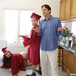 Jynx Maze en 'Bangbros' Golpeando el coño de mi hermanastra (Miniatura 160)