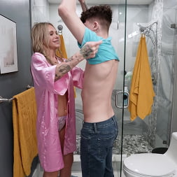 Kaci Kennedy en 'Bangbros' La idea cachonda de la madrastra (Miniatura 84)