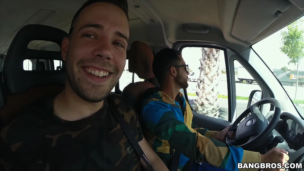 Bangbros 'Una chica ucraniana varada viaja en autobús' protagonizando Karina Grand (foto 1)