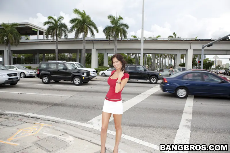 Karina O'Reilley en 'Milf follando del siglo' from 'Bangbros' (foto 16) Bangbros 'Milf follando del siglo' protagonizando Karina O'Reilley (foto 16)