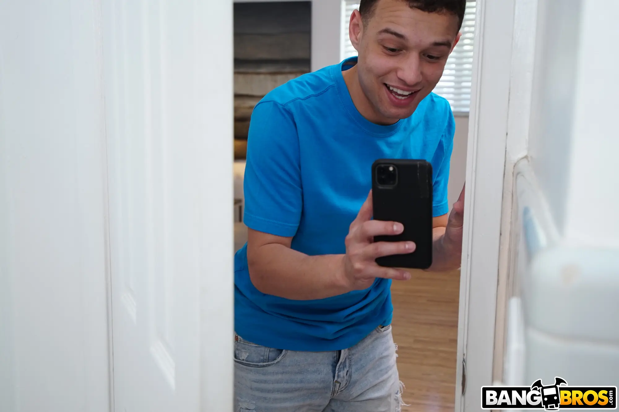 Karma RX en 'Pervertido furtivo se deja follar' from 'Bangbros' (foto 120) Bangbros 'Pervertido furtivo se deja follar' protagonizando Karma RX (foto 120)