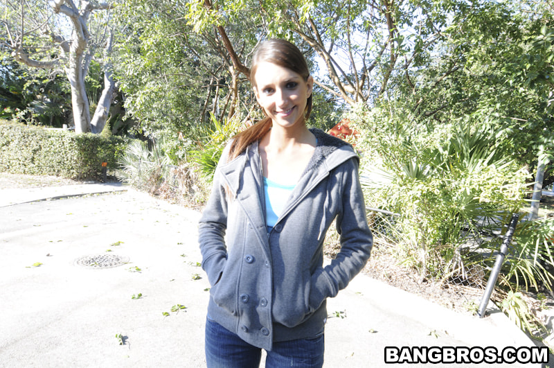 Bangbros 'Deep-Throat The Mojito Stick' starring Katie Jordin (Photo 3)