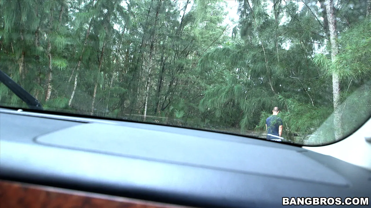 Kendra Lust en 'MILF con gran botín follada al aire libre' from 'Bangbros' (foto 17) Bangbros 'MILF con gran botín follada al aire libre' protagonizando Kendra Lust (foto 17)