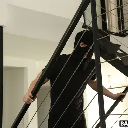 Kendra Lust en 'Bangbros' Takes Control of The Thief (Miniatura 28)