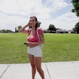 Kenzie Love en Ella se pone rara en una camioneta (foto 375) Kenzie Love en 'Bangbros' Ella se pone rara en una camioneta (Miniatura 375)