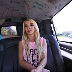 Kenzie Reeves en 'Bangbros' El pastel de Kenzie (Miniatura 222)