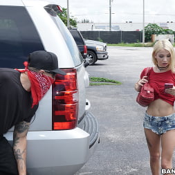 Kenzie Reeves en 'Bangbros' Coño acechante (Miniatura 76)
