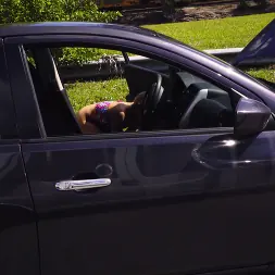 Khloe Kapri en 'Bangbros' Rubia en apuros es un monstruo desatado (Miniatura 66)