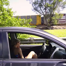 Khloe Kapri en 'Bangbros' Rubia en apuros es un monstruo desatado (Miniatura 99)