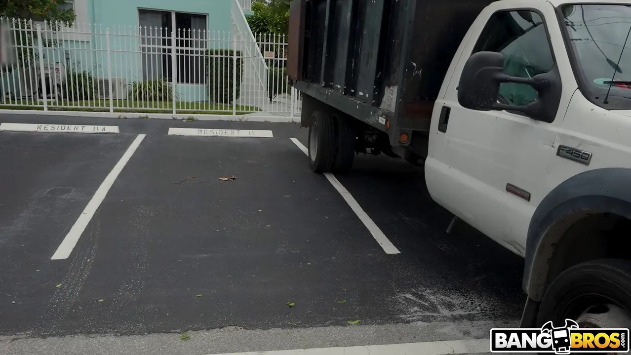 Bangbros 'Glaseado de pene en su coño' protagonizando Kiana Kumani (foto 75)