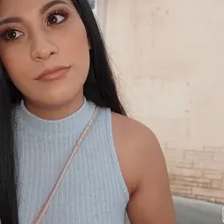 Kimberly Love en 'Bangbros' Latina caliente follada en el autobús (Miniatura 814)