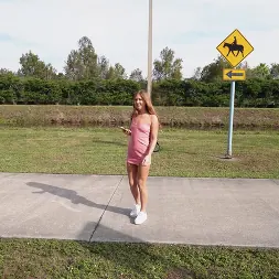 Kimmie Haze en 'Bangbros' La alfombra combina con las cortinas (Miniatura 51)