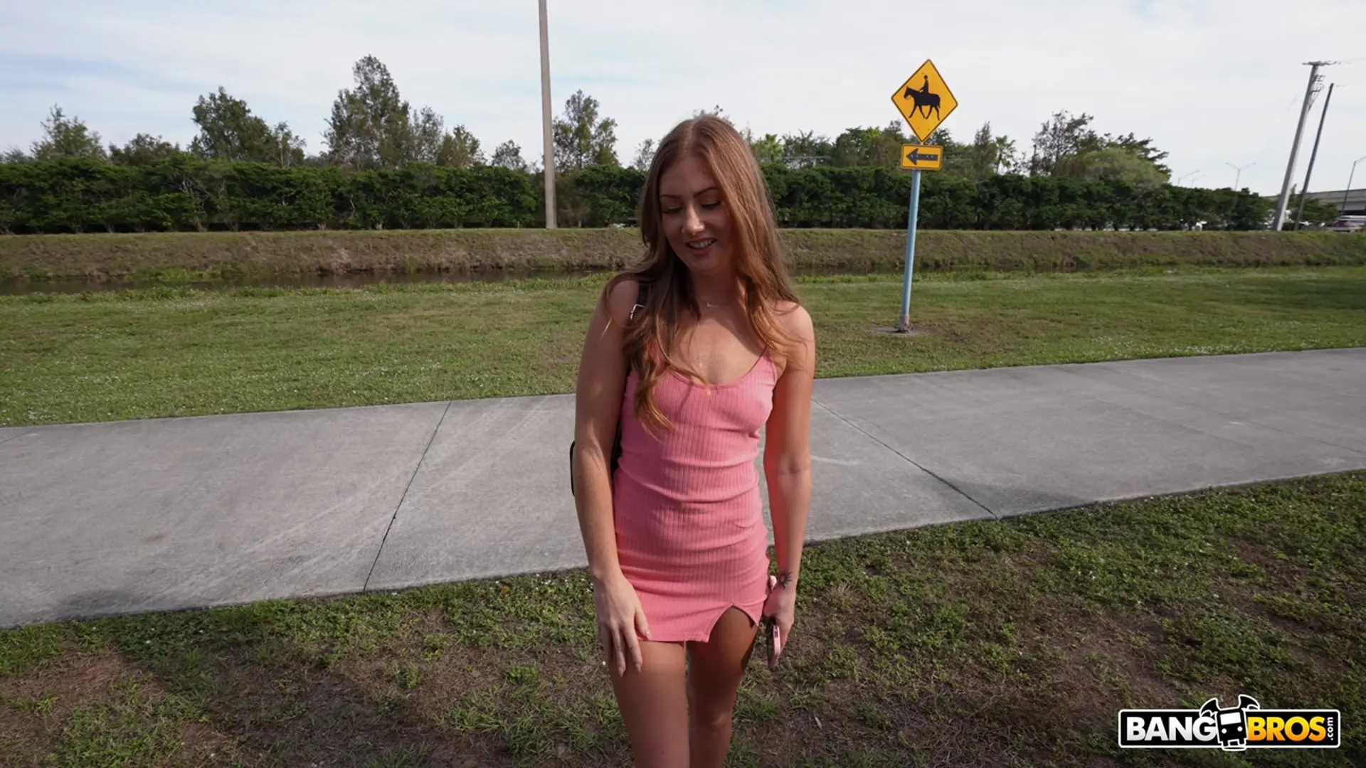 Bangbros 'La alfombra combina con las cortinas' protagonizando Kimmie Haze (foto 102)