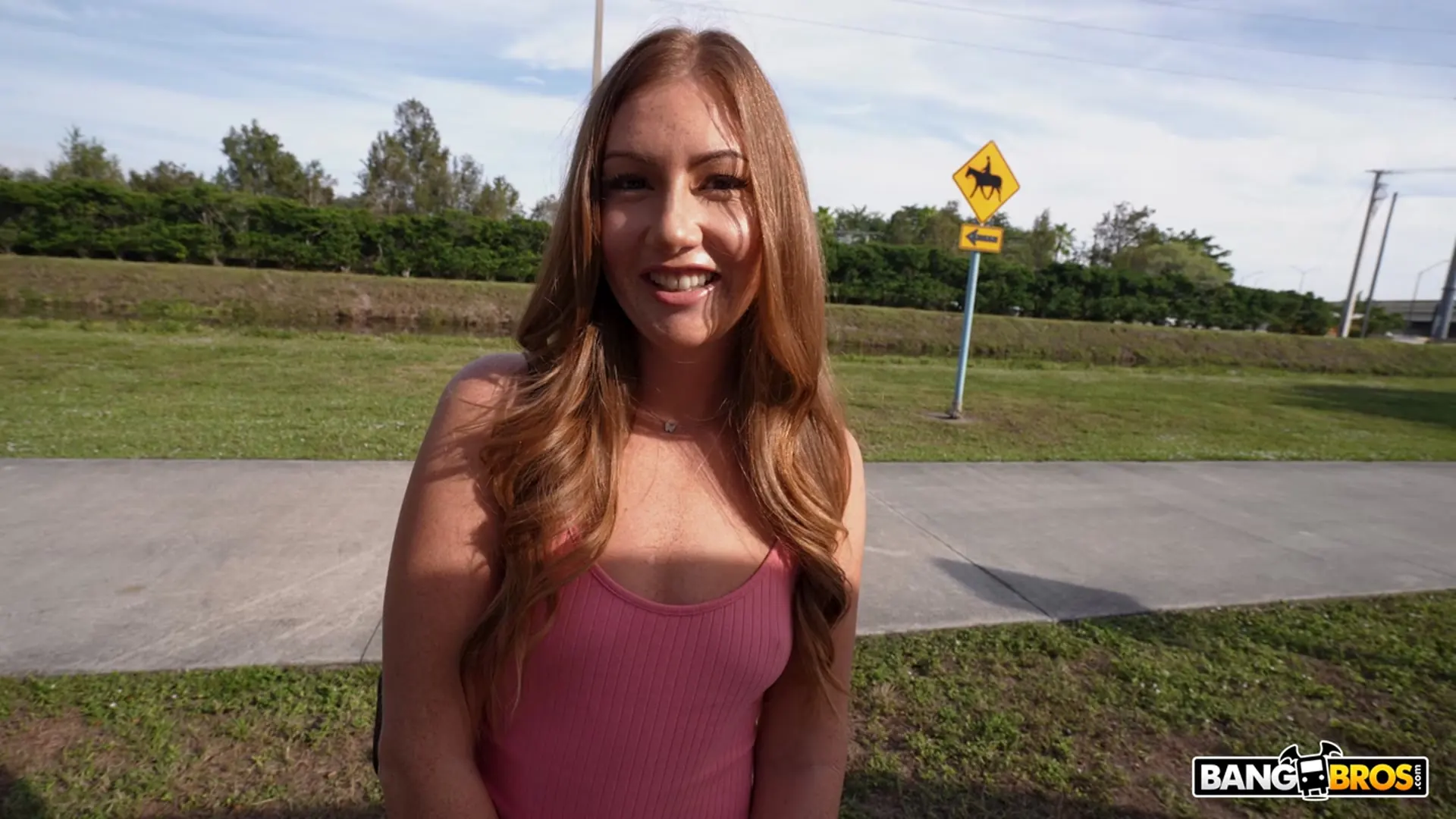 Bangbros 'La alfombra combina con las cortinas' protagonizando Kimmie Haze (foto 255)