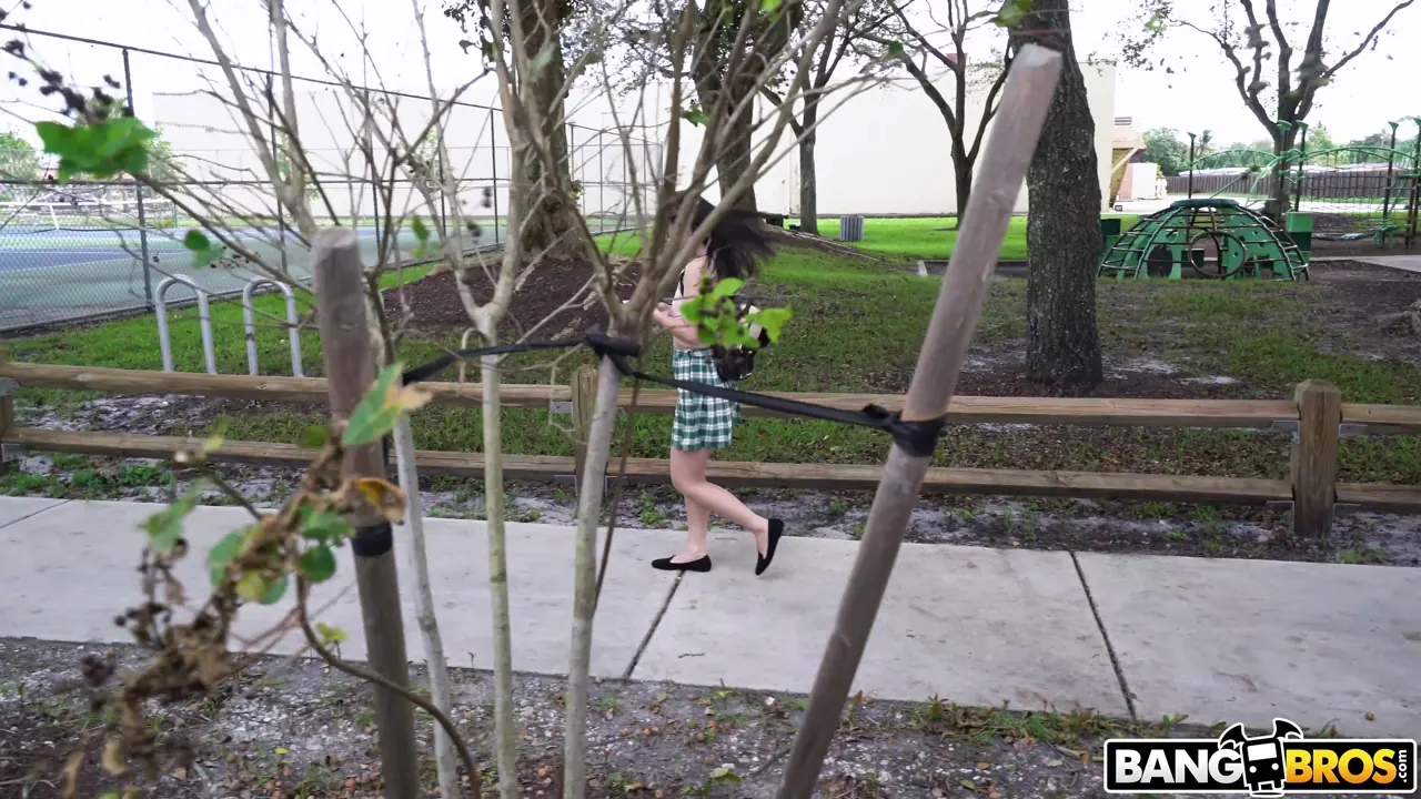 Kimmy Kimm en 'La novia infiel se venga' from 'Bangbros' (foto 1) Bangbros 'La novia infiel se venga' protagonizando Kimmy Kimm (foto 1)