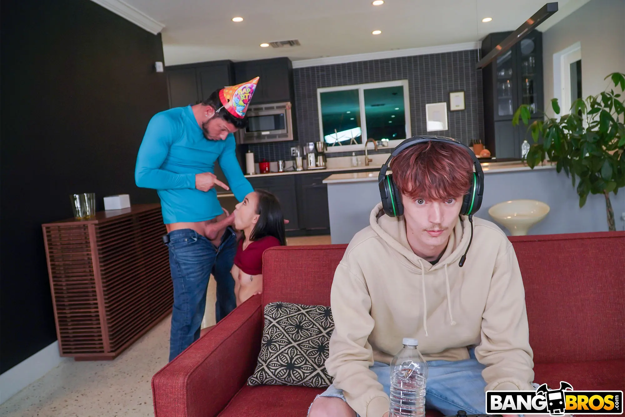 Bangbros 'La sorpresa de cumpleaños' protagonizando Kimmy Kimm (foto 152)