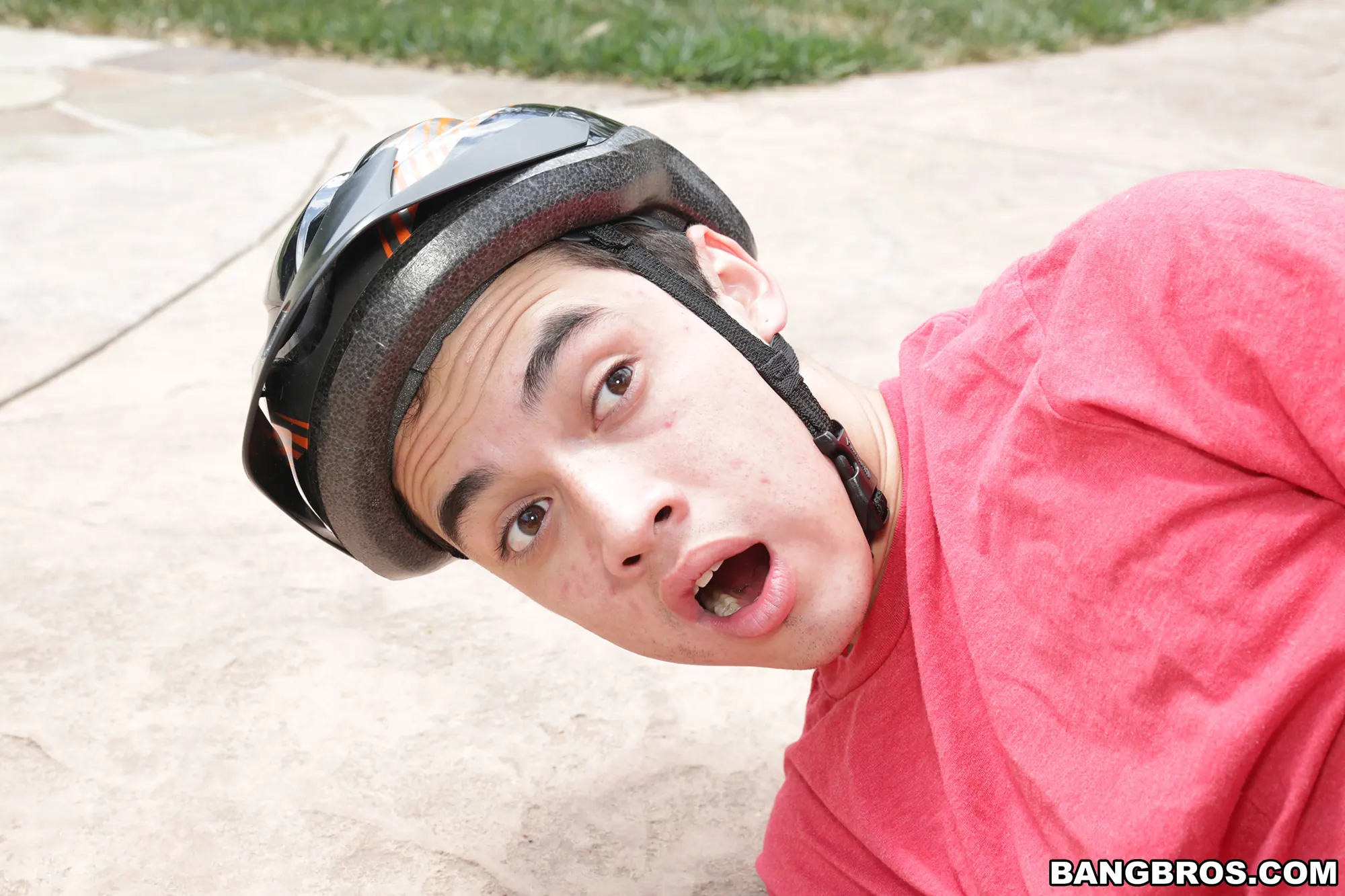 Bangbros 'Kira cura a los heridos' protagonizando Kira Noir (foto 36)