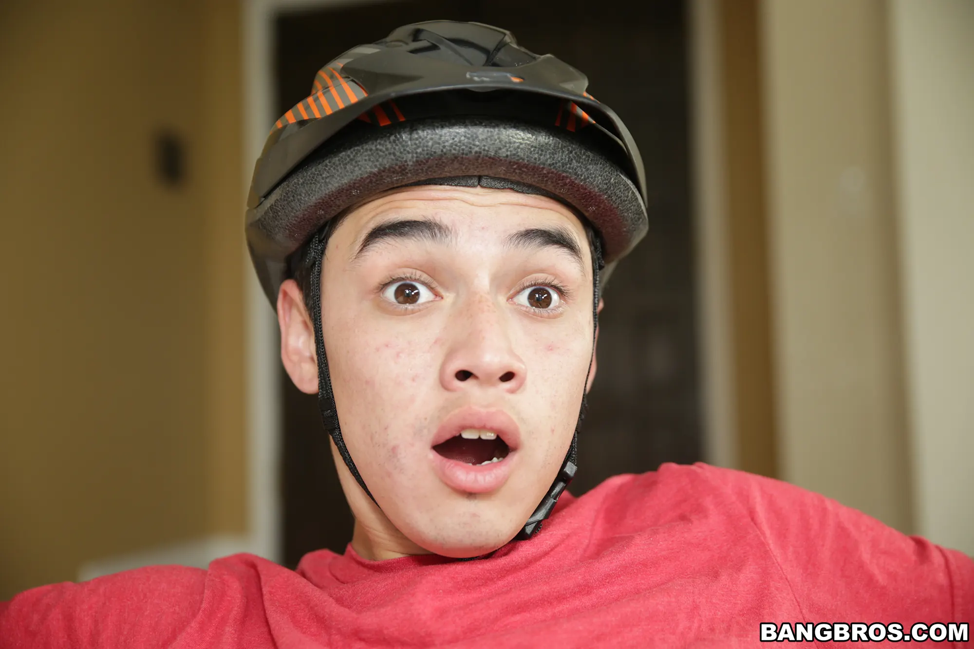 Bangbros 'Kira cura a los heridos' protagonizando Kira Noir (foto 72)