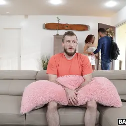 Kira Perez en ¡No me pueden echar! (foto 30) Kira Perez en 'Bangbros' ¡No me pueden echar! (Miniatura 30)