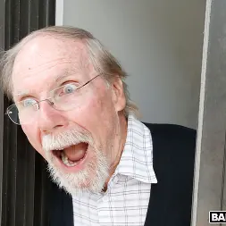 Kira Perez en 'Bangbros' Kira es golpeada por su abuelo (Miniatura 28)