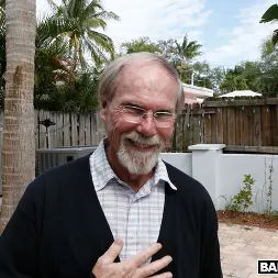 Kira Perez en 'Bangbros' Kira es golpeada por su abuelo (Miniatura 154)