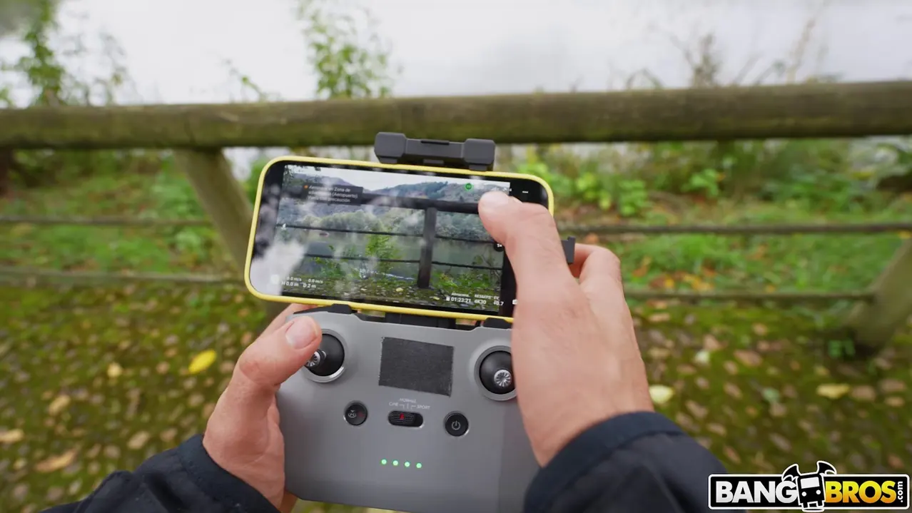 Bangbros 'La escapada sexual de la reina' protagonizando Kira Queen (foto 1)