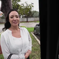 Kitten Latenight en 'Bangbros' La perra jefa se da un paseo (Miniatura 72)