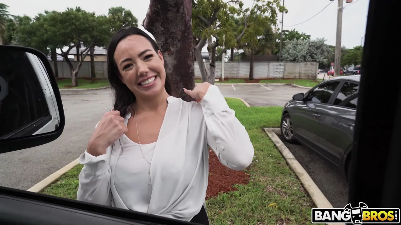 Bangbros 'La perra jefa se da un paseo' protagonizando Kitten Latenight (foto 96)