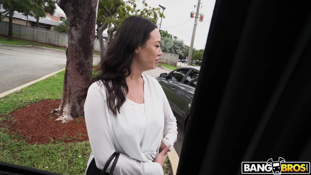 Kitten Latenight en 'La perra jefa se da un paseo' from 'Bangbros' (foto 120) Bangbros 'La perra jefa se da un paseo' protagonizando Kitten Latenight (foto 120)