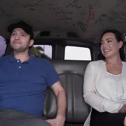 Kitten Latenight en 'Bangbros' La perra jefa se da un paseo (Miniatura 144)