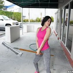 Kitty Caprice en Señora de la limpieza y una modelo de webcam en mi polla (foto 23) Kitty Caprice en 'Bangbros' Señora de la limpieza y una modelo de webcam en mi polla (Miniatura 23)