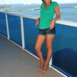 Krystal in 18 year old gets a mouthful (Photo 1) Krystal in 'Bangbros' 18 year old gets a mouthful (Thumbnail 1)