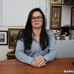 Kymberlee Anne en ¡Un monstruo sexual sumiso! (foto 1) Kymberlee Anne en 'Bangbros' ¡Un monstruo sexual sumiso! (Miniatura 1)