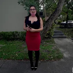 Laila Lust en La cazafortunas se sube al autobús (foto 1) Laila Lust en 'Bangbros' La cazafortunas se sube al autobús (Miniatura 1)