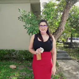 Laila Lust en La cazafortunas se sube al autobús (foto 105) Laila Lust en 'Bangbros' La cazafortunas se sube al autobús (Miniatura 105)