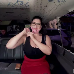 Laila Lust en La cazafortunas se sube al autobús (foto 126) Laila Lust en 'Bangbros' La cazafortunas se sube al autobús (Miniatura 126)