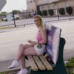 Layla Belle en El juego de adivinanzas conduce a la cogida (foto 1) Layla Belle en 'Bangbros' El juego de adivinanzas conduce a la cogida (Miniatura 1)