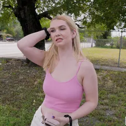 Layla Belle en El juego de adivinanzas conduce a la cogida (foto 44) Layla Belle en 'Bangbros' El juego de adivinanzas conduce a la cogida (Miniatura 44)