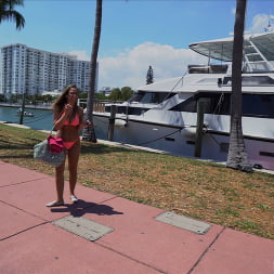 Layla London en 'Bangbros' Layla obtiene la D (Miniatura 56)