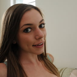 Layla Rose en 'Bangbros' ¡Envío de vídeo casero lésbico amateur! (Miniatura 81)