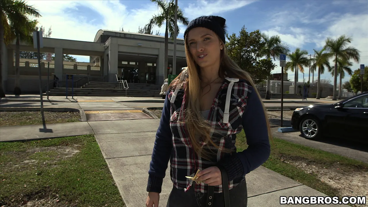 Bangbros 'Chica blanca de gran trasero viaja en autobús' protagonizando Layna Landry (foto 62)