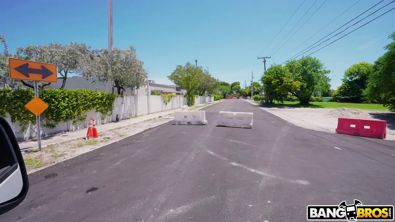 Leana Lovings en 'Perdiendo su nerdismo' from 'Bangbros' (foto 1) Bangbros 'Perdiendo su nerdismo' protagonizando Leana Lovings (foto 1)