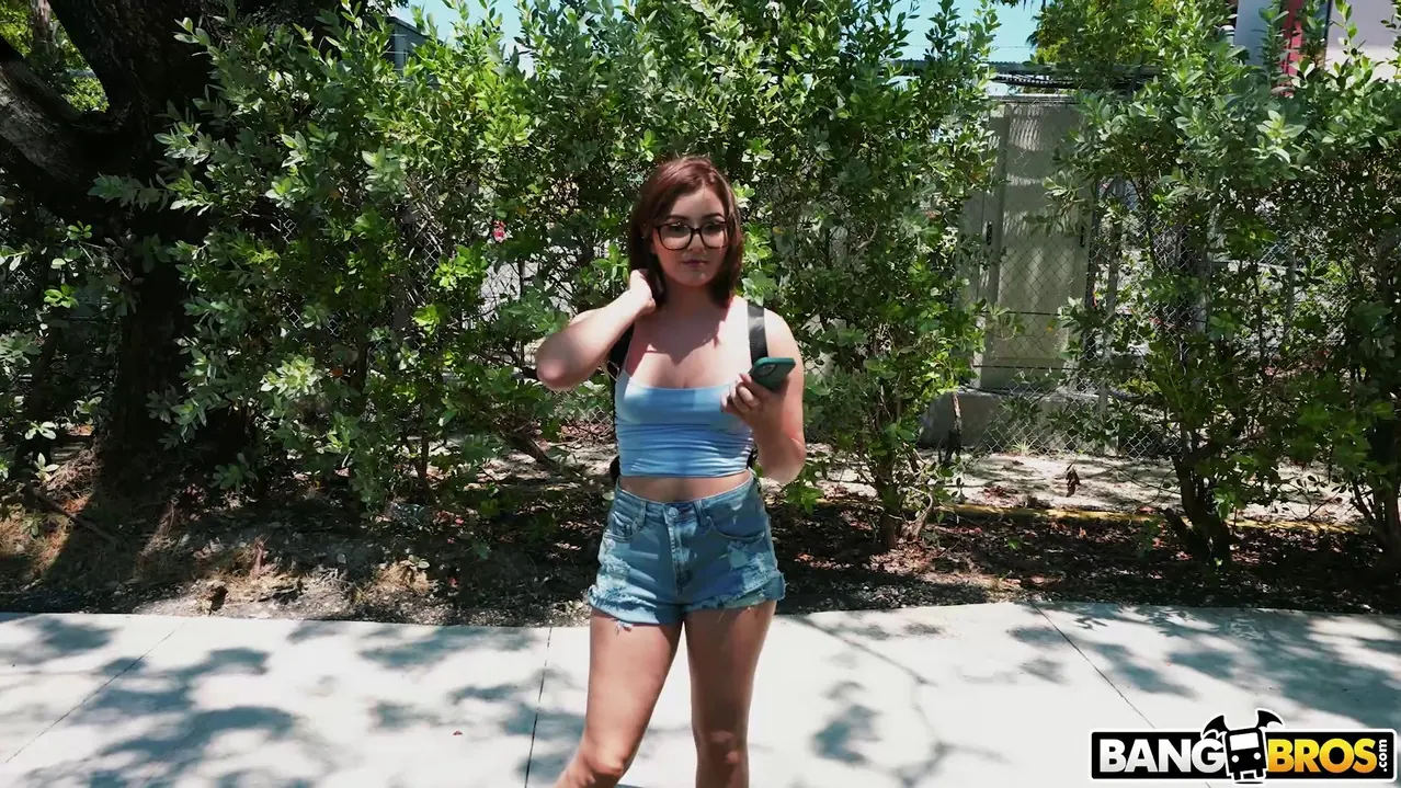 Bangbros 'Perdiendo su nerdismo' protagonizando Leana Lovings (foto 1200)