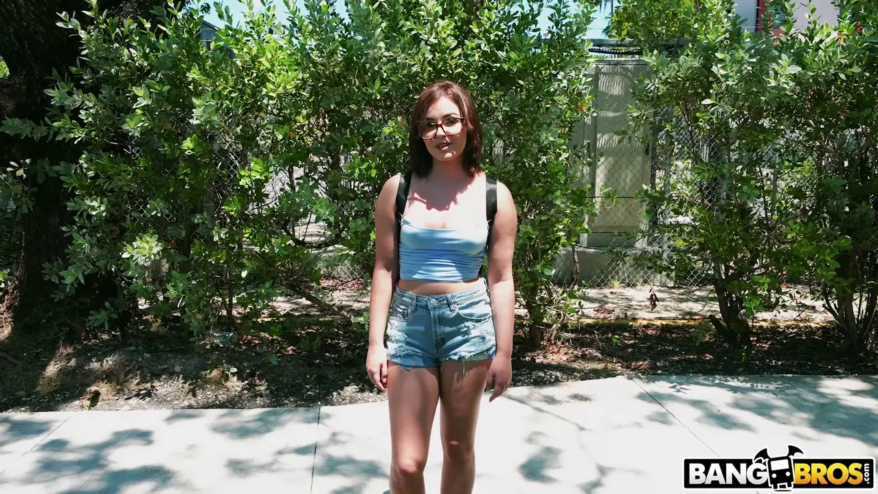 Bangbros 'Perdiendo su nerdismo' protagonizando Leana Lovings (foto 1275)