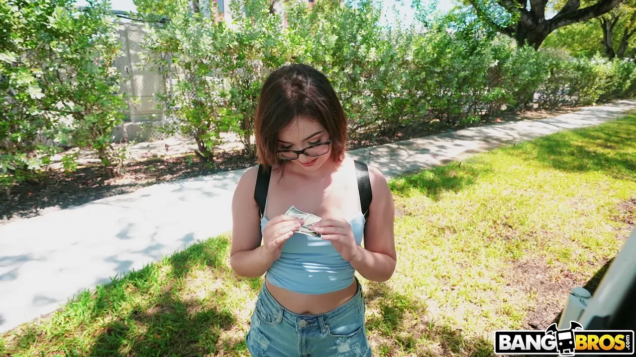 Bangbros 'Perdiendo su nerdismo' protagonizando Leana Lovings (foto 1350)