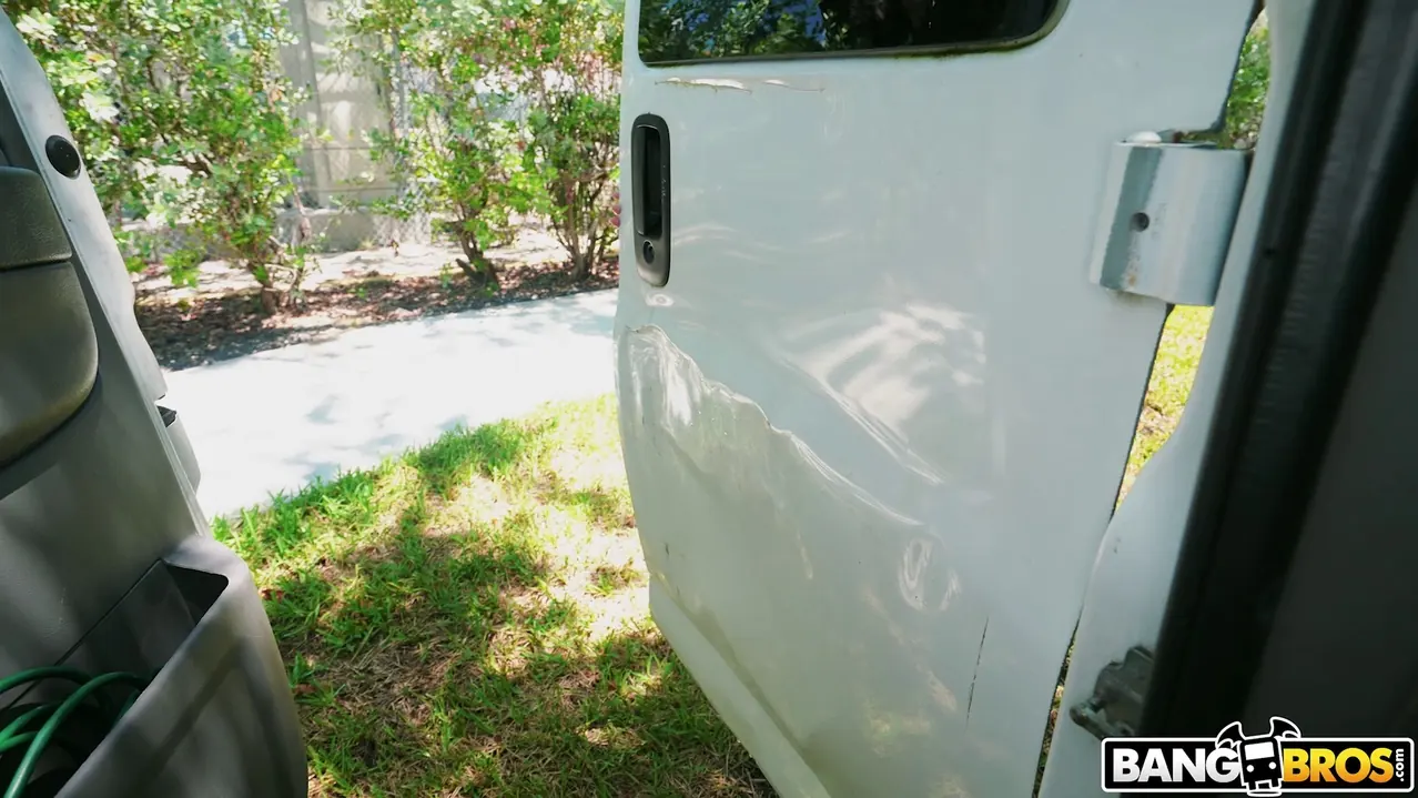 Leana Lovings en 'Perdiendo su nerdismo' from 'Bangbros' (foto 1424) Bangbros 'Perdiendo su nerdismo' protagonizando Leana Lovings (foto 1424)