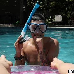 Lena Paul en 'Bangbros' Broncear mis grandes tetas me llevó a tener sexo fantástico (Miniatura 136)