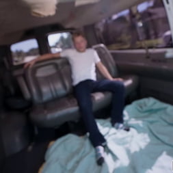Leo Valentino en 'Bangbros' Coño rubio en un paseo de placer (Miniatura 1)
