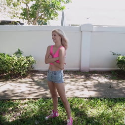 Leo Valentino en 'Bangbros' Coño rubio en un paseo de placer (Miniatura 666)