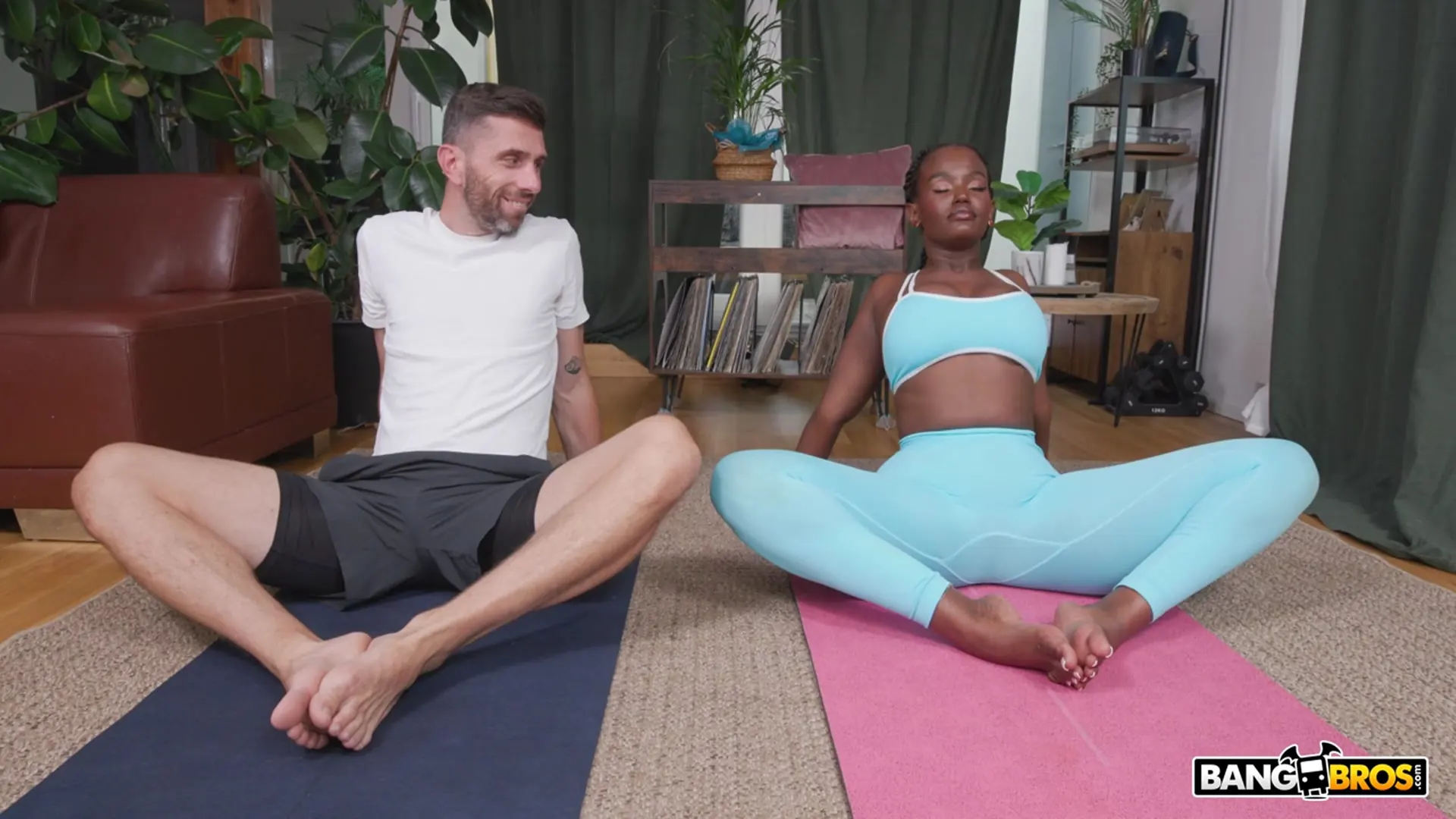 Bangbros 'Amor de yoga negro' protagonizando Lexi Luv (foto 300)